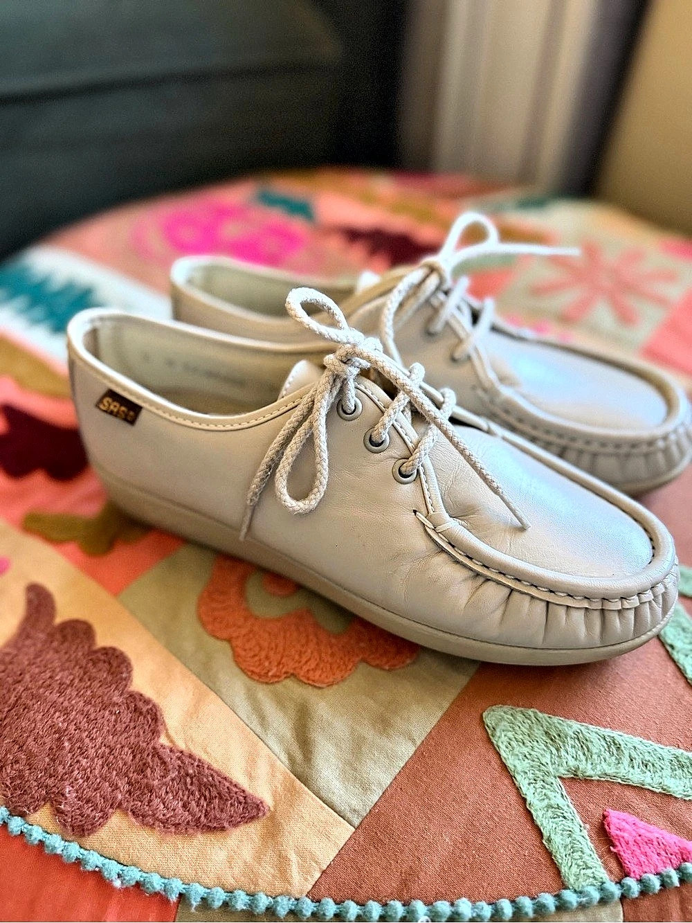 Vintage SAS Siesta White Leather Handsewn Moccasin Lace Up USA Sz 7M Comfort Fit